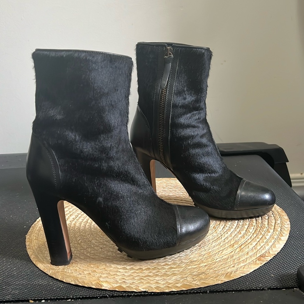 Ugg Real Fur Ankle Leather Trim Booties Size 6.5